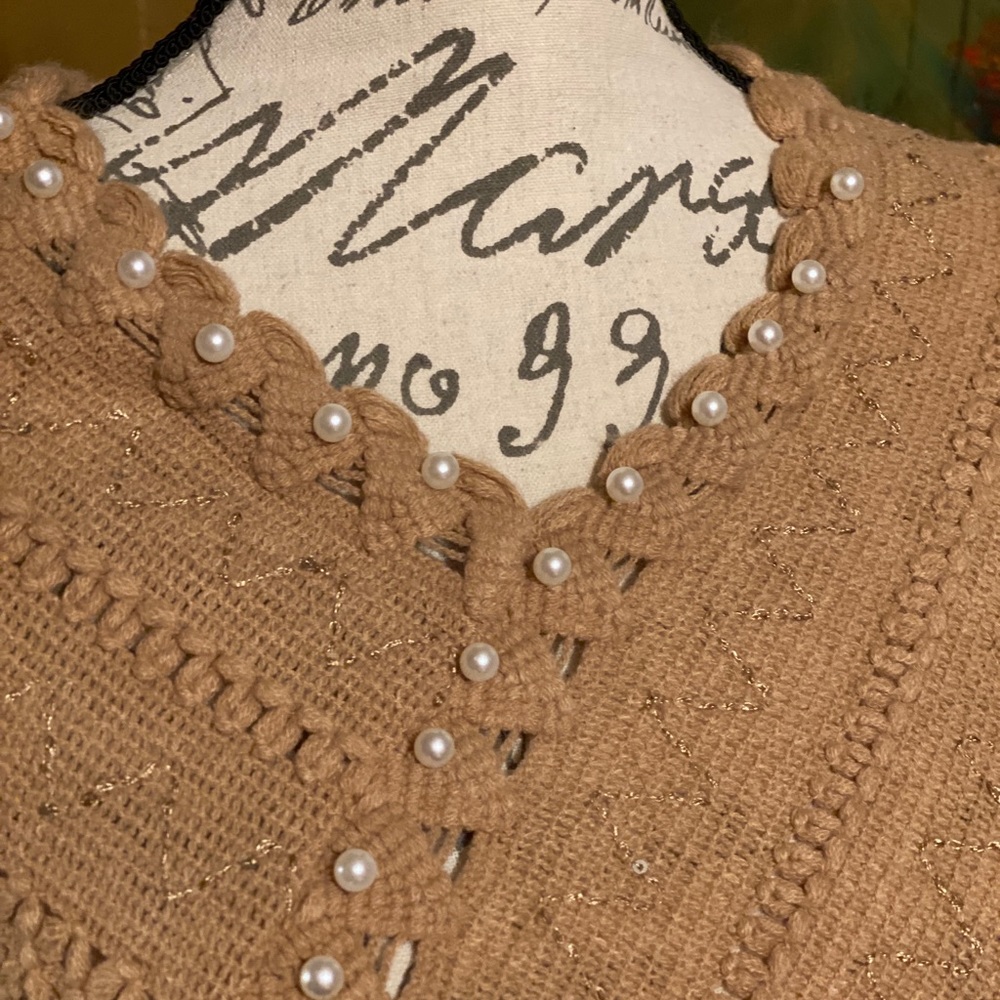 Beautiful Knit Poncho - Picture 2 of 7
